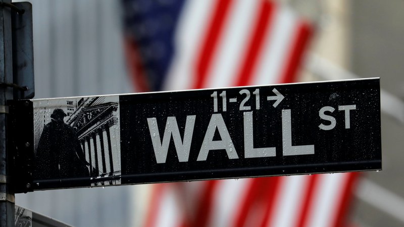 Fotografija: Mali investitorji so se prek spleta lotili »volkov z Wall Streeta«, toda vprašanje je, kdo bo na koncu potegnil kratko. Foto Mike Segar/Reuters