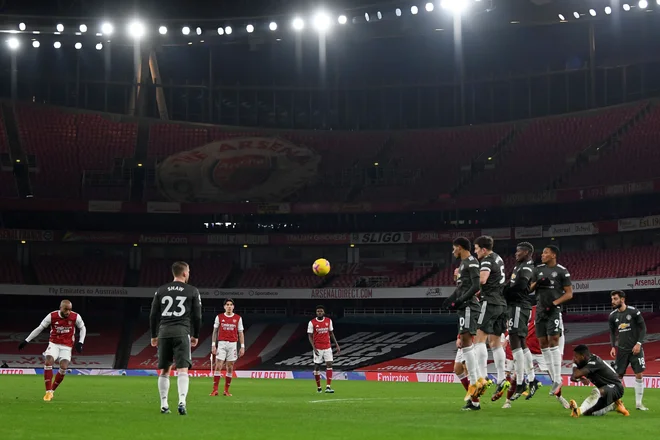 V Londonu je bil najbližje zadetku Alexandre Lacazette, ki je v 66. minuti zadel prečko. FOTO: Shaun Botterill/AFP