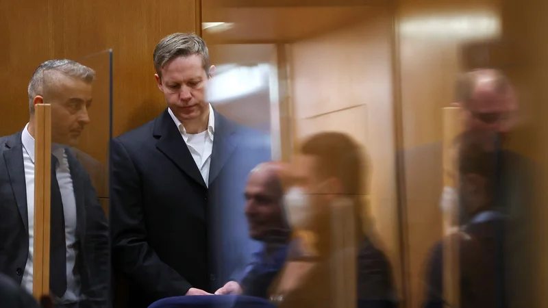 Fotografija: Stephan Ernst (drugi z leve) je bil konec tedna obsojen na dosmrtno ječo zaradi umora politika Walterja Lübckeja leta 2019. FOTO: Kai Pfaffenbach/AFP