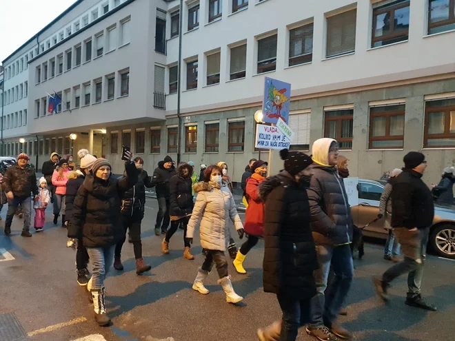 V Celju se je zbralo okoli 200 protestnikov. Foto Špela Kuralt