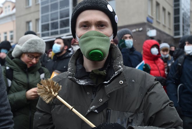 Protestnik v Moskvi. FOTO: Yuri Belyat/Reuters