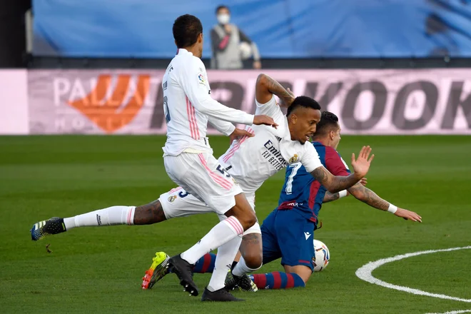 Real Madrid je januarsko obdobje zaokrožil že z osmim porazom v sezoni, v kateri najbrž ne bo ubranil naslov državnega prvaka.&nbsp; FOTO: Pierre-philippe Marcou/AFP