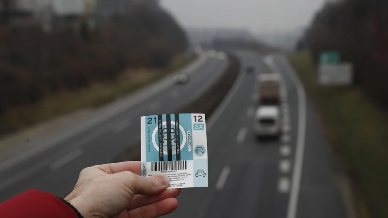 Fotografija: Naprodaj je devet različnih vrst vinjet, cene pa ostajajo nespremenjene. FOTO: Leon Vidic/Delo