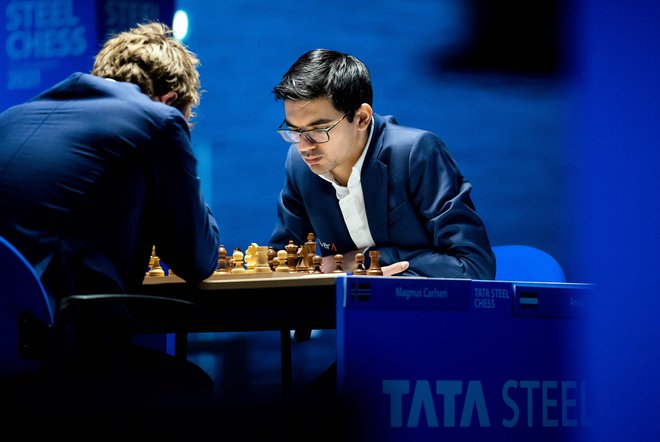 Magnus Carlsen in veliki nizozemski up Anish Giri. FOTO: Koen Van Weel/AFP