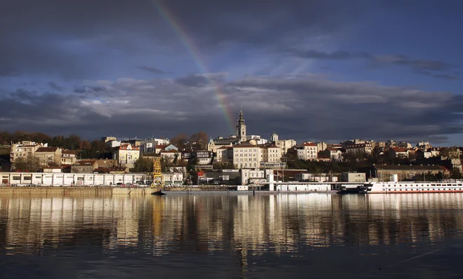 Slovenija se oddaljuje od veljavne strategije slovenske zunanje politike, v kateri je zapisano, da bo &raquo;nadgradila svojo prisotnost na Zahodnem Balkanu&laquo;. FOTO: Marko Djurica/Reuters