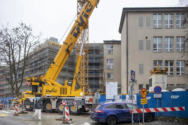 Novi prizidek šišenske Osnovne šole Riharda Jakopiča s telovadnico je že zgrajen. FOTO: Voranc Vogel/Delo