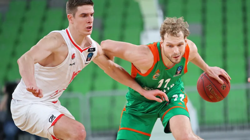 Fotografija: Jaka Blažič (desno) je s povprečjem 18,8 točke vodilni strelec evropskega pokala. Foto Cedevita Olimpija