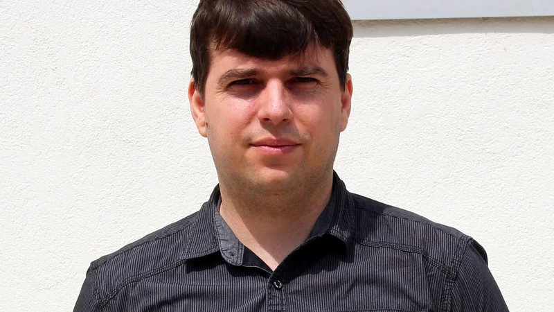 Fotografija: Asist. dr. Peter Muršič je zaposlen na Fakulteti za matematiko, naravoslovje in informacijske tehnologije, kjer raziskuje algoritmično teorijo grafov in kombinatorično teorijo iger. Foto Osebni Arhiv