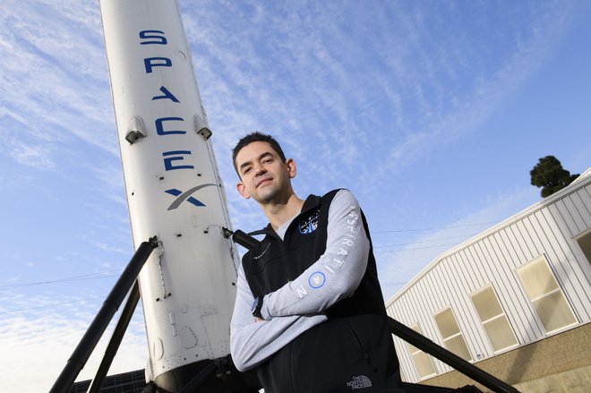 Jared Isaacman je izkušen letalski pilot in zdaj želi pilotirati še vesoljsko kapsulo. FOTO: Patrick T. Fallon AFP