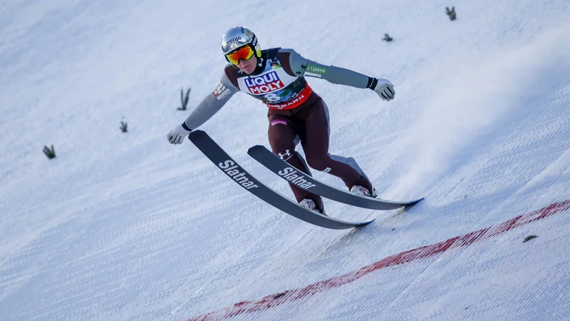 Fotografija: Domen Prevc se po enotedenskem premoru vrača v karavano. FOTO: Matej Družnik/Delo