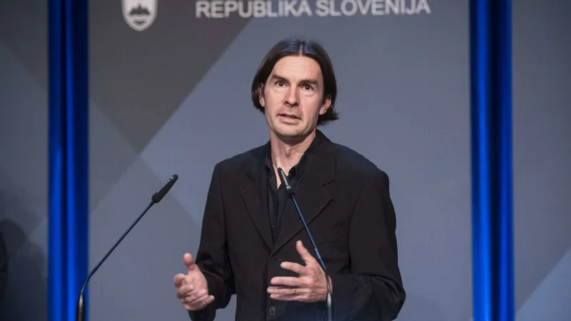 Fotografija: Usklajeno komuniciranje vlade je dobrodošlo, a prepovedi nastopov, kot si jih je ob tem omislil direktor Ukoma Uroš Urbanija, gotovo ne bodo pripomogle k zaupanju javnosti. FOTO: Bor Slana/STA