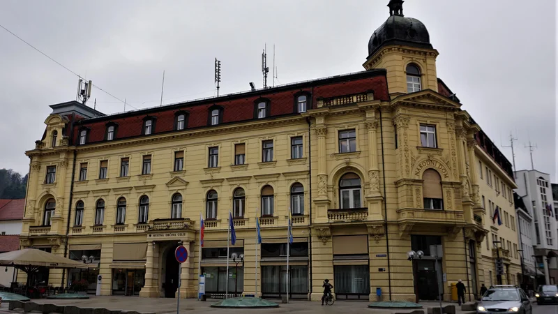 Fotografija: Kriminalisti so tudi danes na celjski občini. FOTO: Brane Piano/Delo