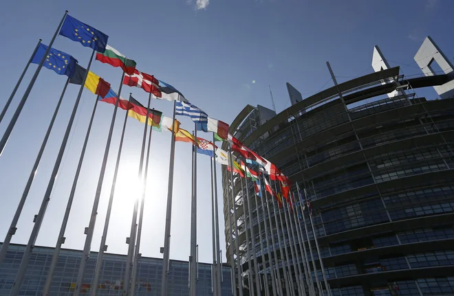 Evropske države so pri črpanju sredtstev različno uspešne. FOTO: Vincent Kessler/Reuters 