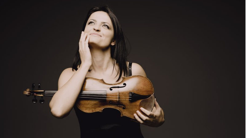 Fotografija: Ne glede na program, ki se mu trenutno posvečam, so ob meni vedno sonate in partite Johanna Sebastiana Bacha, je povedala Lana Trotovšek. Foto Arhiv Festival Ljubljana