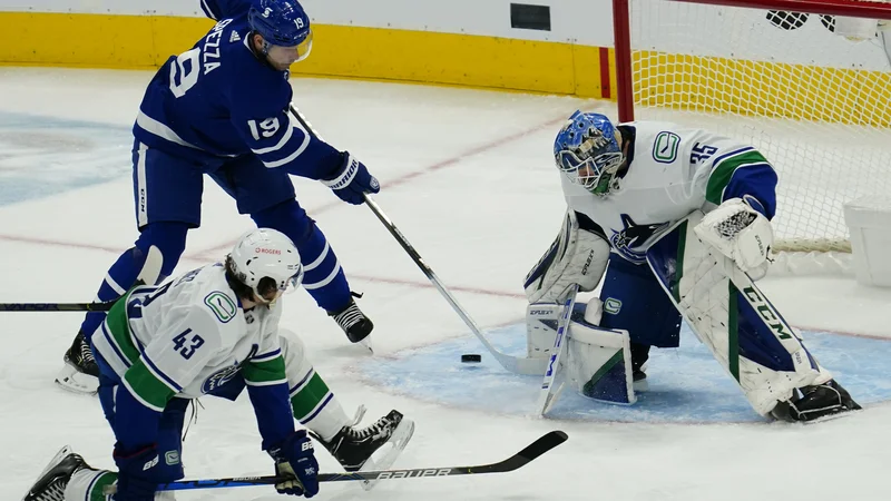 Fotografija: Jason Spezza je na svoji 1.133 tekmi dosegel osmi hat-trick. FOTO: John E. Sokolowski/Usa Today Sports