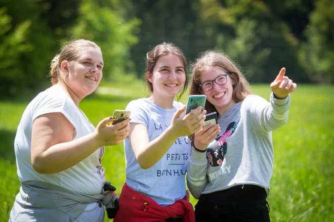 Naravoslovna igra na prostem (ali preprosto TeachOUT) je poučna igra, zasnovana za rabo na sistemih Android in iOS. FOTO: Bojan Tavčar