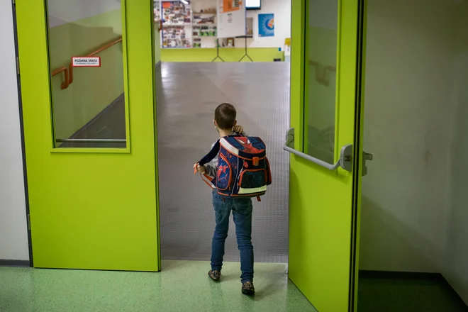 V torek se bo v Sloveniji začel pouk v prvih treh razredih osnovnih šol, odprti bodo tudi vrtci po vsej državi.&nbsp;FOTO: Voranc Vogel/Delo
