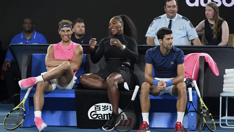 Fotografija: Novak Đoković (desno), Rafael Nadal (levo) in Serena Williams (v sredini) bodo osrednja imena na OP Avstralije. FOTO: William West/AFP