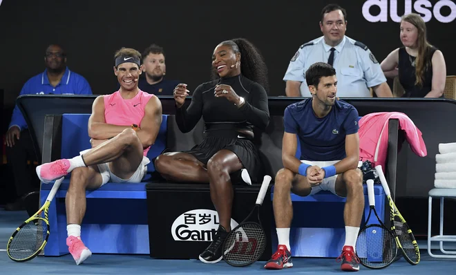 Novak Đoković (desno), Rafael Nadal (levo) in Serena Williams (v sredini) bodo osrednja imena na OP Avstralije. FOTO:&nbsp;William West/AFP