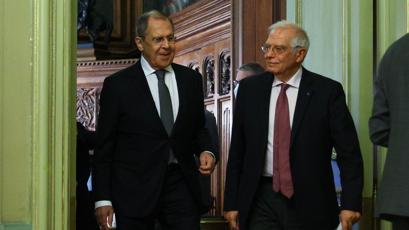 Fotografija: S srečanjem Sergeja Lavrova (levo) z Josepom Borrellom se je nadaljeval dialog Rusije z EU, toda medsebojni odnosi se niso izboljšali. FOTO: AFP