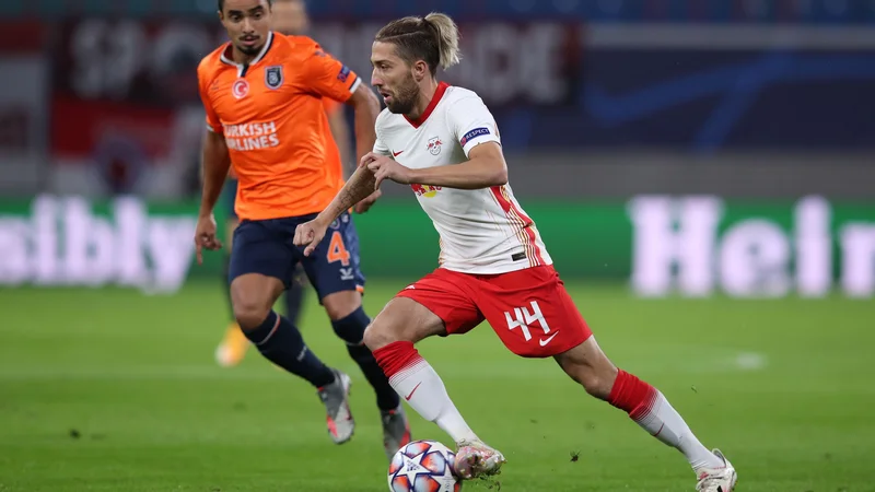 Fotografija: Slovenski nogometaš Kevin Kampl med lansko tekmo lige prvakov med Leipzigom in Istanbulom. FOTO: Ronny Hartmann/AFP