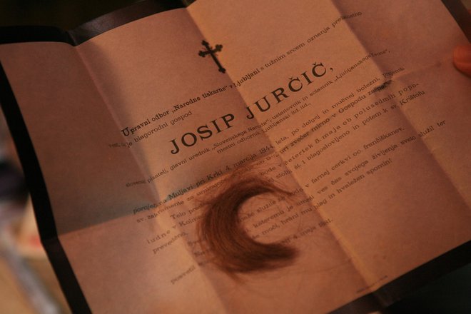 Osmrtnica slovenskega pisatelja Josipa Jurčiča. FOTO: Uroš Hočevar/Delo