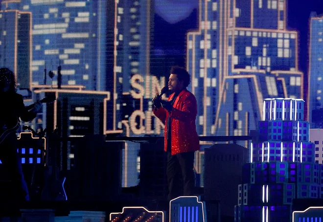 The Weeknd je nastopil med polčasom. FOTO: Kevin C. Cox/AFP