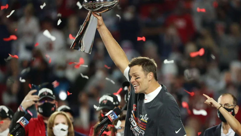 Fotografija: Tom Brady ostaja kralj med podajalci v NFL. FOTO: Patrick Smith/AFP