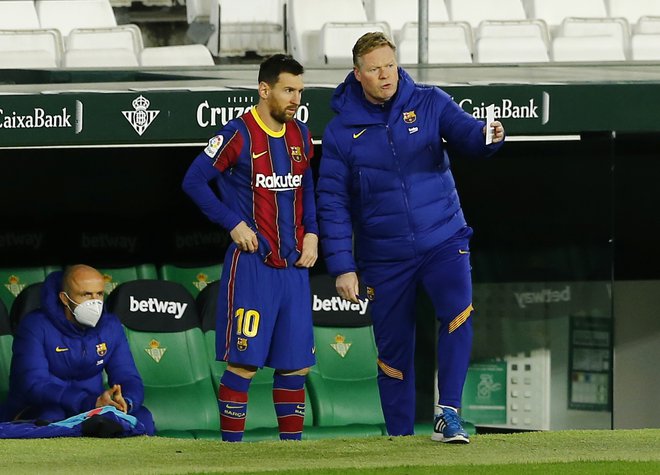 Messi in trener Ronald Koeman sta se na nek način ujela na igrišču in ob njem. FOTO: Marcelo Del Pozo/Reuters