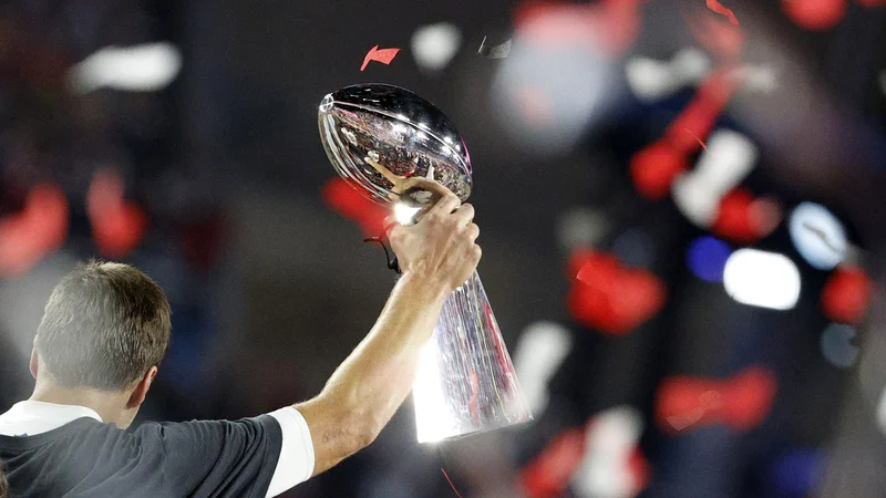 Fotografija: Letošnja tekma floridskega moštva z branilci naslova Kansas City Chiefs je sredi morilske pandemije dovolila sanje o vrnitvi v normalnost. FOTO: Eve Edelheit/Reuters