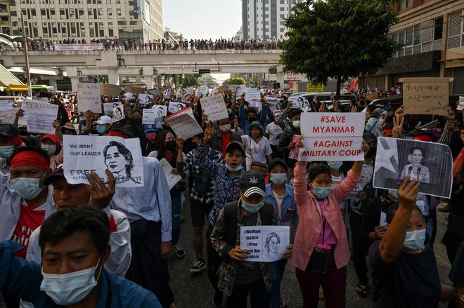 Protesti v Rangunu. FOTO: Ye Aung Thu/AFP