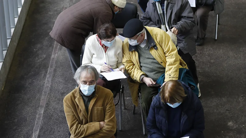 Fotografija: Množično cepljenje proti bolezni covid-19 na Gospodarskem razstavišču. FOTO: Leon Vidic/Delo