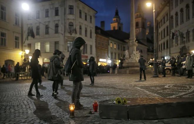 Povorke se je udeležilo približno 200 ljudi. FOTO: Blaž Samec/Delo