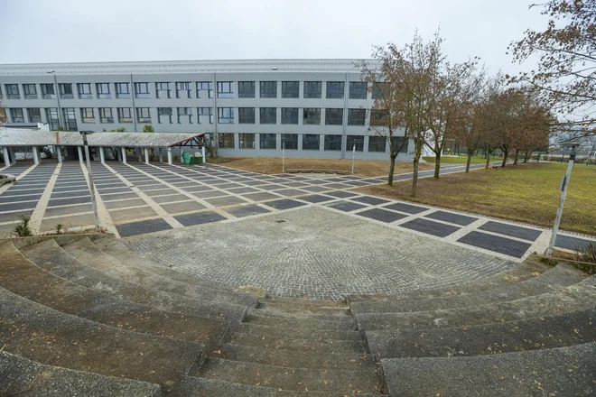 V Ljubljani so sredi januarja končali celovito prenovo OŠ Nove Fužine, kjer ima prostore tudi enota vrtca Pedenjped. Za naložbo so na občini namenili kar 5,2 milijona evrov. FOTO: Jože Suhadolnik/Delo
