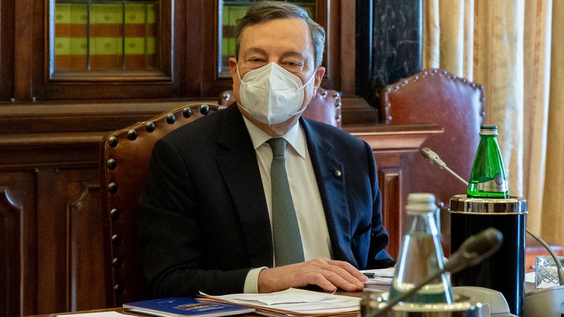Fotografija: Zaenkrat ostaja neznanka, kako bo Draghi nadaljeval sestavljanje vlade po pogajanjih. FOTO: Reuters