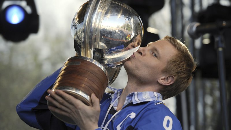 Fotografija: Mikko Koivu je leta 2011 kot kapetan popeljal Fince do naslova svetovnih prvakov. FOTO: Reuters