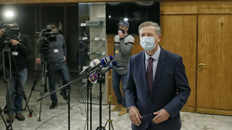 Fotografija: Karl Erjavec vseskozi poudarja, da verjame v uspeh konstruktivne nezaupnice. FOTO: Blaž Samec/Delo