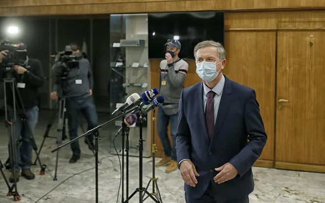 Karl Erjavec vseskozi poudarja, da verjame v uspeh konstruktivne nezaupnice. FOTO: Blaž Samec/Delo