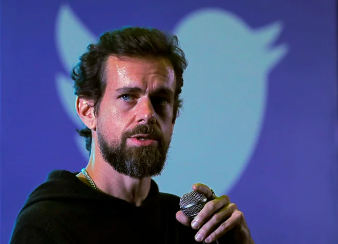 Na oceno, da bi na poslovanje Twitterja utegnila vplivati ukinitev objav Donalda Trumpa, je njegov ustanovitelj in izvršni direktor<strong>&nbsp;</strong>Jack Dorsey<strong> </strong>odgovoril, da je Twitter platforma, ki je mnogo večja od katere koli posamezne teme ali računa. FOTO: Anushree Fadnavis/Reuters