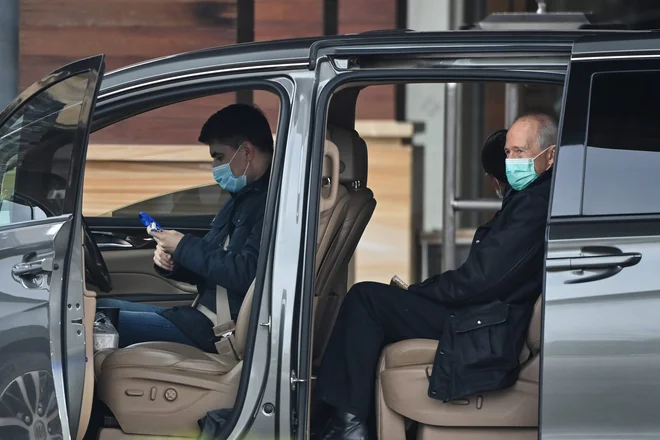 Strokovnjaki WHO so zaključili misijo v Wuhanu. FOTO: Hector Retamal/AFP