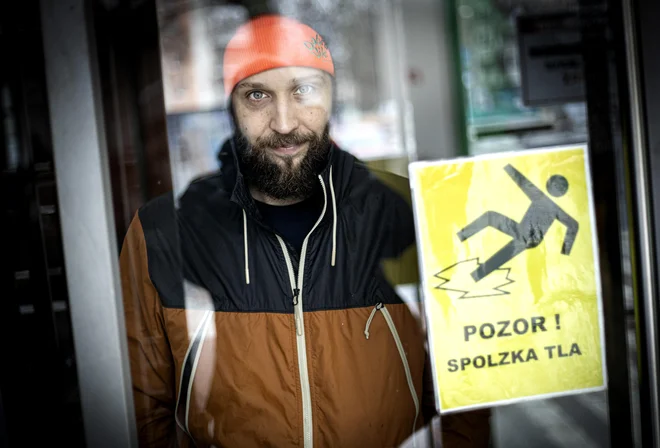 Marko Kocjan - Emkej v novih pesmih poudarja nujnost samorefleksije. Foto Jože Suhadolnik