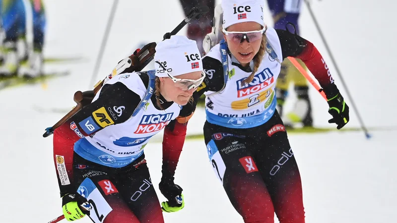 Fotografija: Tiril Eckhoff (desno) je Norveški pritekla odločilno prednost. FOTO: Joe Klamar/AFP