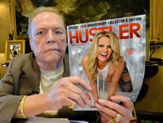 Veliko sodnih bojev Larryja Flynta okrog prvega amandmaja k ameriški ustavi, ki zagotavlja svobodo izražanja, je dokumentiranih v filmu iz leta 1996 <em>Ljudstvo proti Larryju Flyntu</em>.&nbsp;FOTO: Mark Ralston/AFP