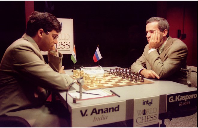 Viswanathan Anand in Gari Kasparov. FOTO: Reuters