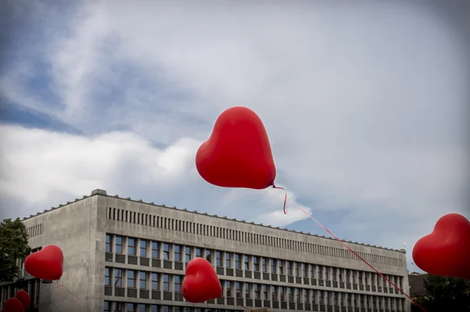 Ob polarizaciji in radikalizaciji tako levice kot desnice ni realno pričakovati, da bo zavračanja vsakršnega sodelovanja v razklani politiki konec. FOTO: Voranc Vogel/Delo