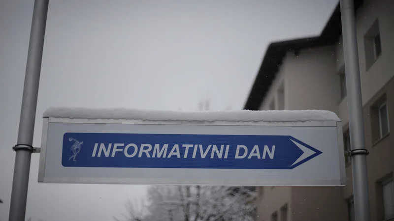 Fotografija: Poskusi, da bi omejili izobraževanje mladih na terciarni ravni, so v nasprotju z zakonom družbene mobilnosti, po katerem nove generacije želijo doseči in preseči raven svojih staršev. FOTO: Leon Vidic/Delo
