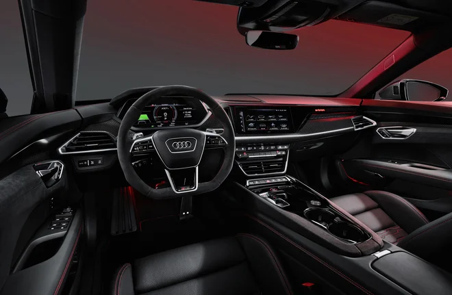 V notranjosti so znova tudi gumbi in stikala.<br />
Foto Audi