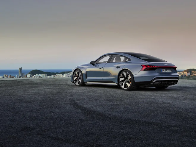 Od strani prav tako deluje zelo dobro.<br />
Foto Audi