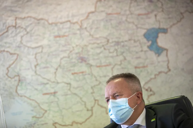 &raquo;Izdaja&laquo; SMC ni v tem, da se je odločila za vstop v desno vlado, temveč da ne ve, katere vrednote ali interese v njej pravzaprav zastopa &ndash; razen osebnih interesov njenih ministrov in poslancev. FOTO: Voranc Vogel