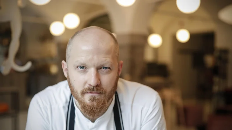 Fotografija: Ryan Craig, chef v bistroju Linda, bo kuhal s slovenskimi sestavinami in upošteval slovensko kulinarično tradicijo – a v svoji interpretaciji. FOTO: Uroš Hočevar/Delo